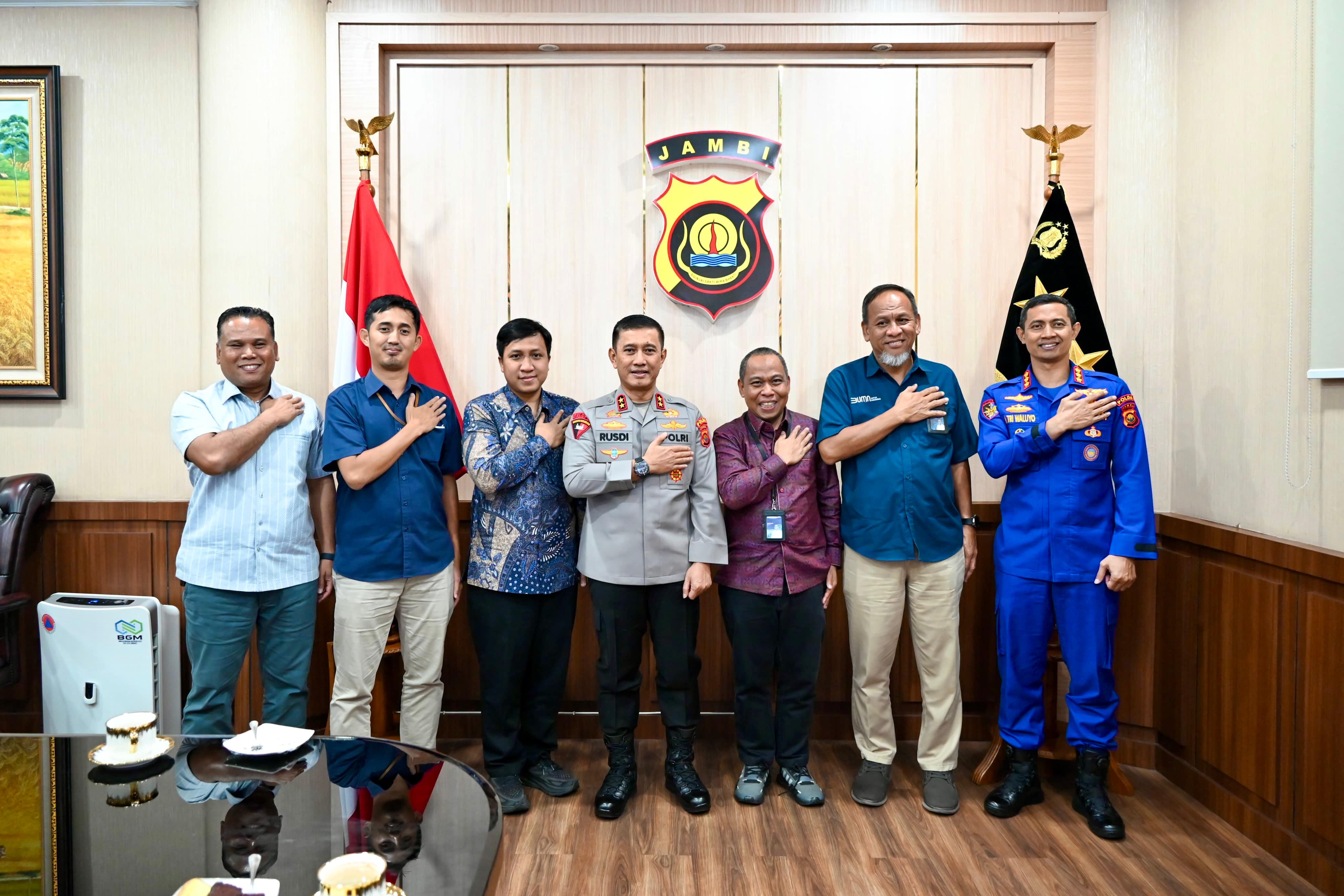 Kapolda Jambi Irjen Pol. Rusdi Hartono silaturahmi bersama Direksi PT. Pelindo Regional 2 Jambi pada Selasa, (14/01/2025)
