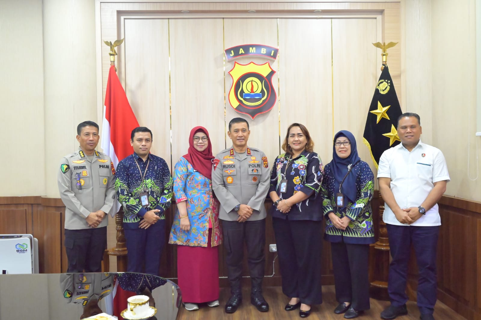 Kapolda Jambi Irjen Pol. Rusdi Hartono silaturahmi bersama Kepala BPOM Jambi Veramika Ginting dan rombongan pada Kamis, (16/01/2025)