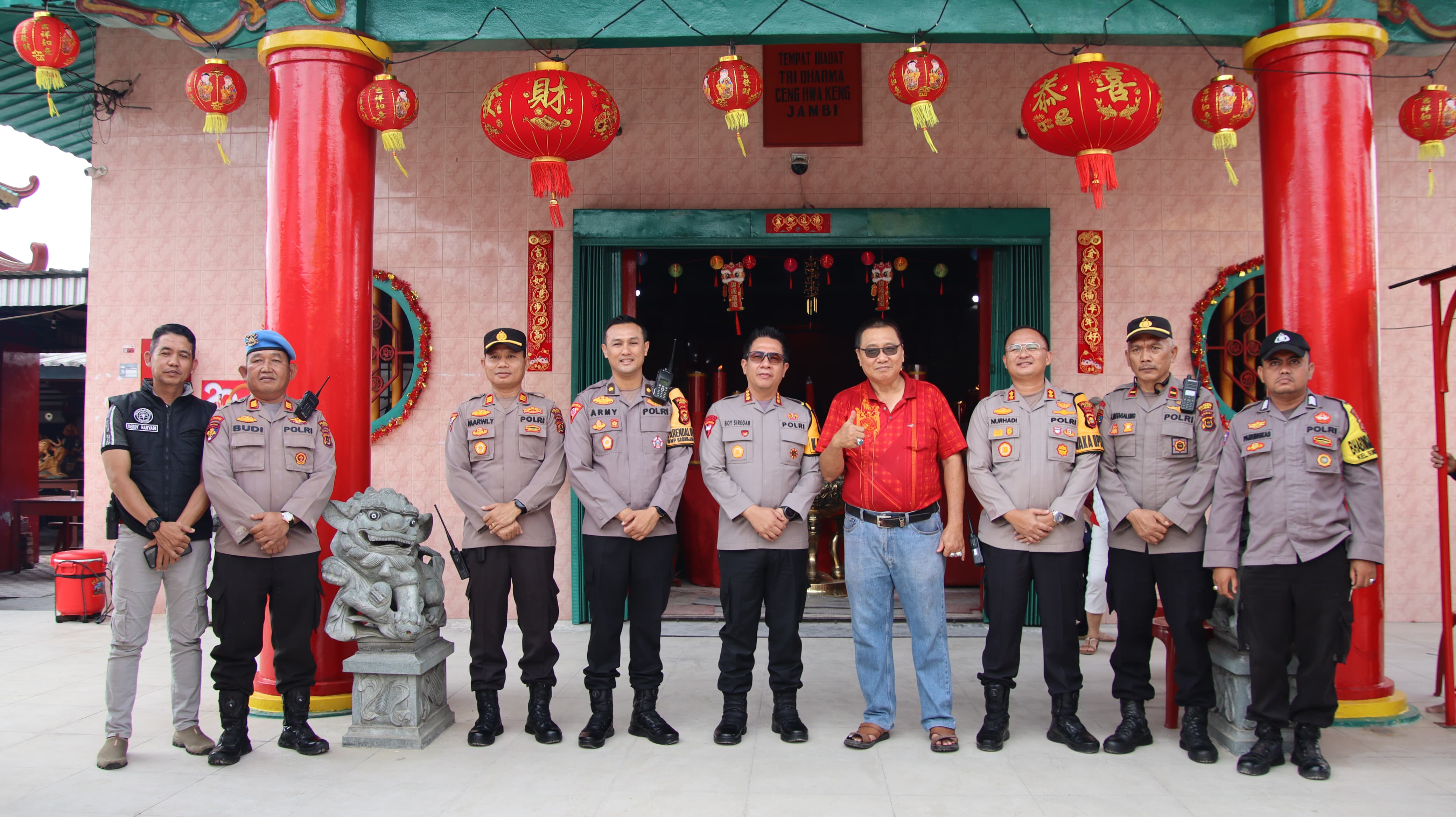 Kapolresta Jambi Bersama PJU Kunjungan Ke Beberapa Tempat Peribadatan Umat Budha Perayaan Imlek 2576 ,Pastikan Situasi Kamtibmas