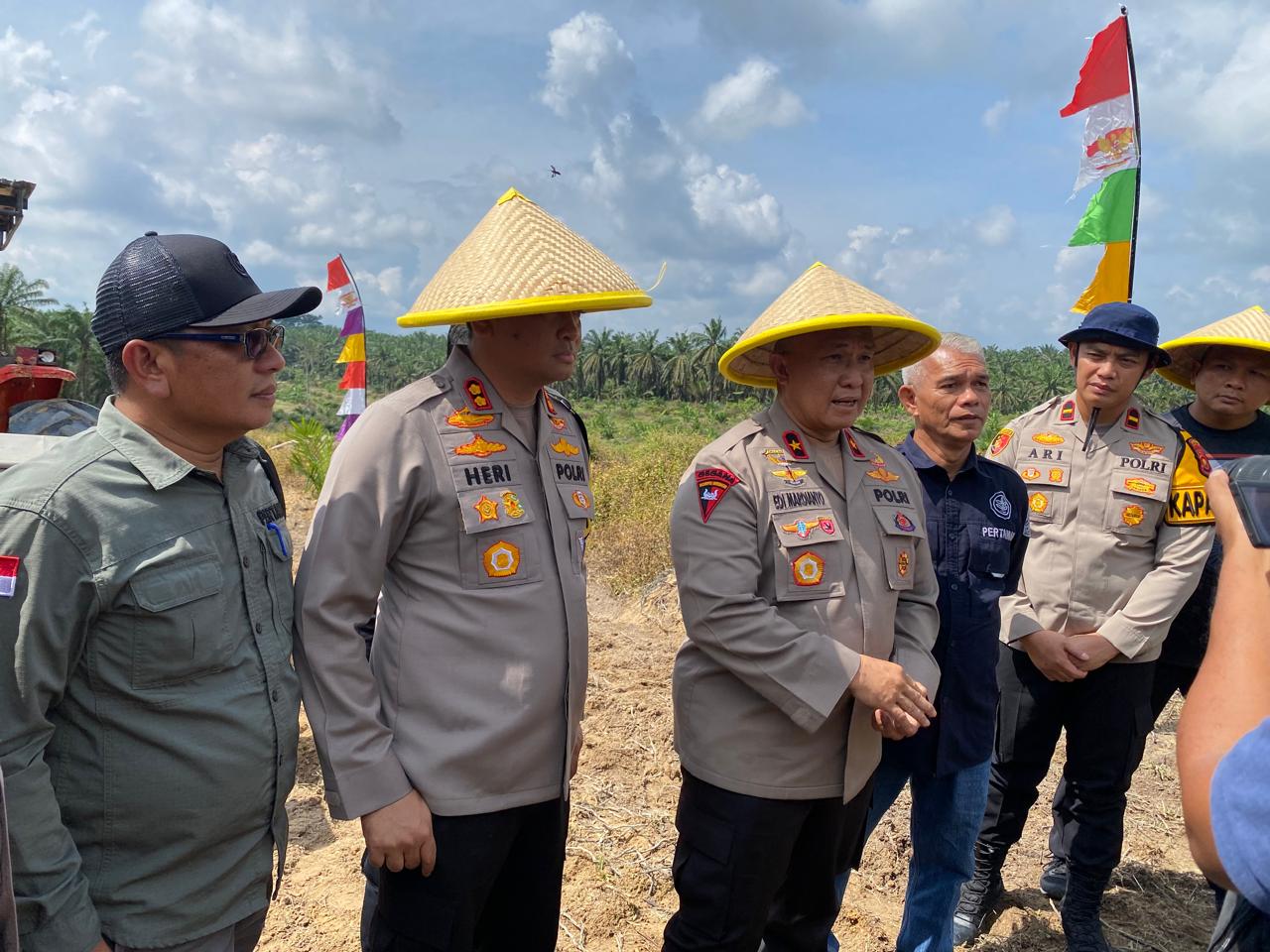 Kegiatan penanaman Bibit jagung di Pimpin oleh Wakapolda Jambi ,Agar mendukung swasembada Pangan Nasional Program Asta cita Presiden RI .