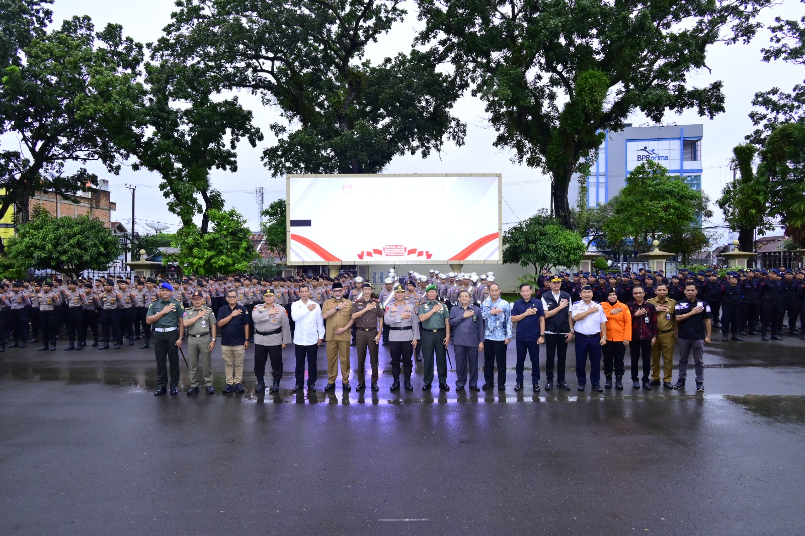 Polda Jambi menggelar Apel Gelar Pasukan dalam Rangka Konsolidasi OMP Siginjai 2024-2025