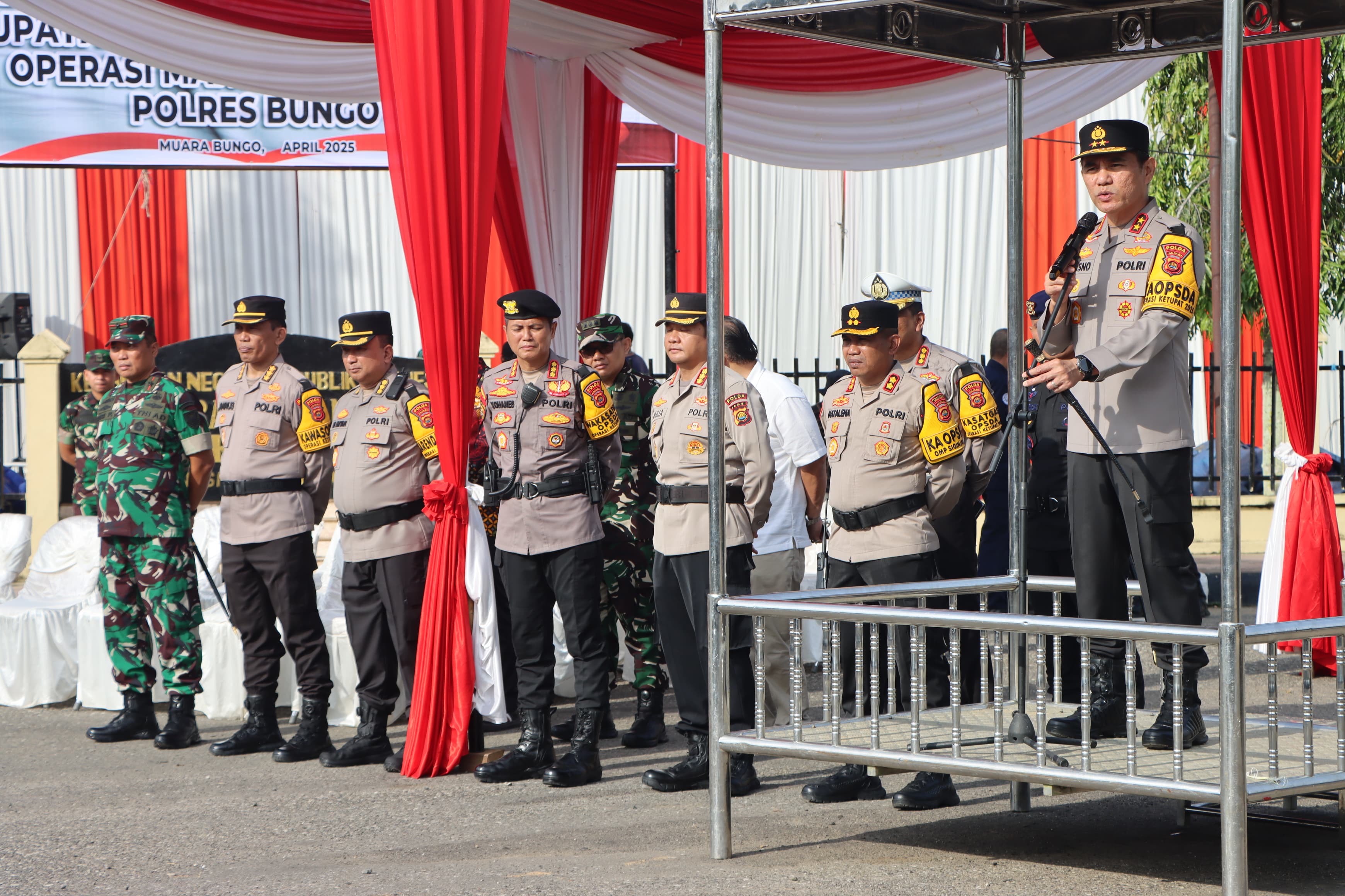 Kapolda Jambi Irjen pol Krisno H.Siregar melaksanakan Apel Pasukan di Mapolres Bungo .