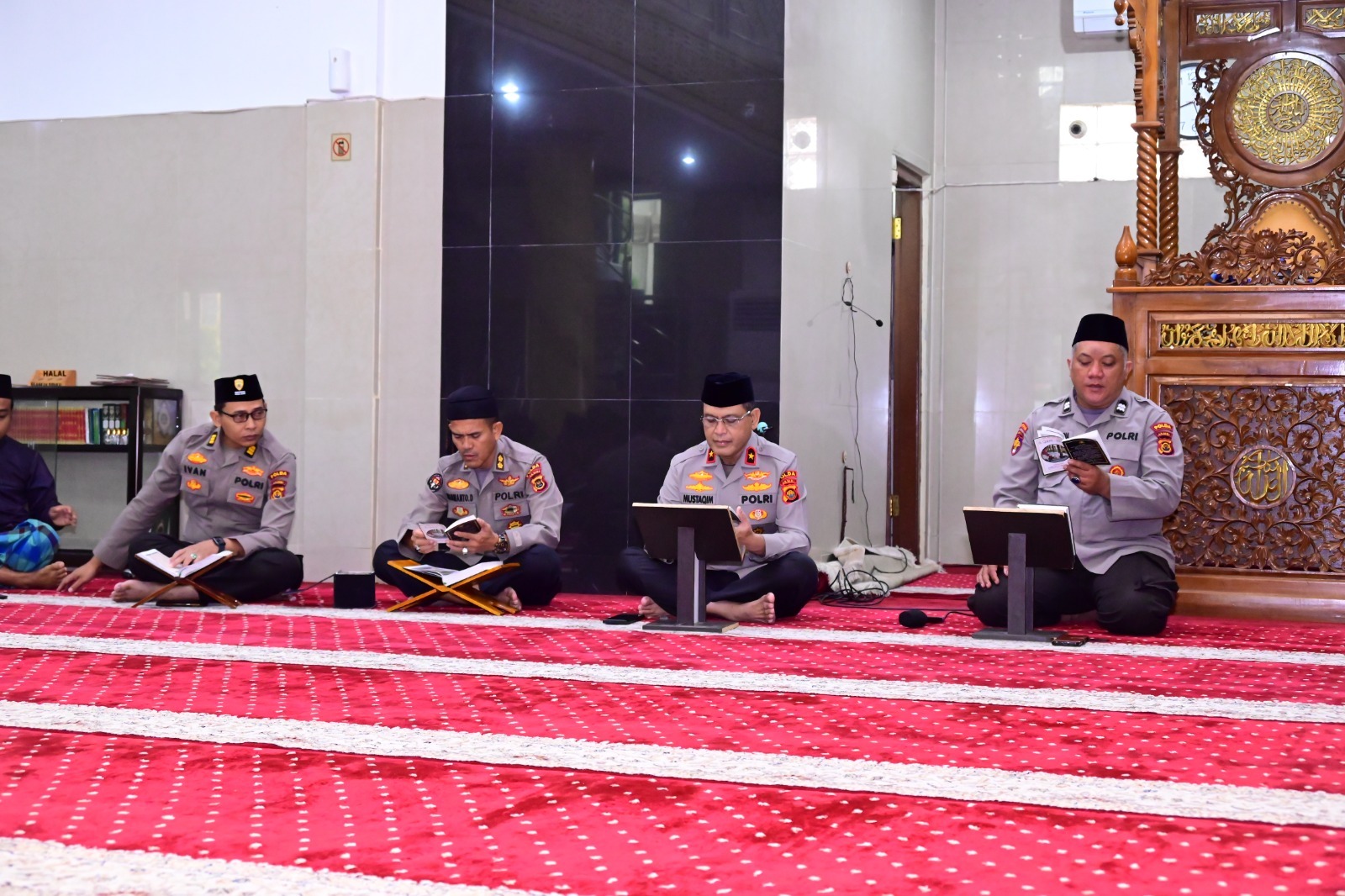 Wakapolda Jambi Brigjen pol.M.Mustaqim melakukan kegiatan Binrohtal pembacaan Al-qur,an  30 juz dan tahfidz Al-Qur\