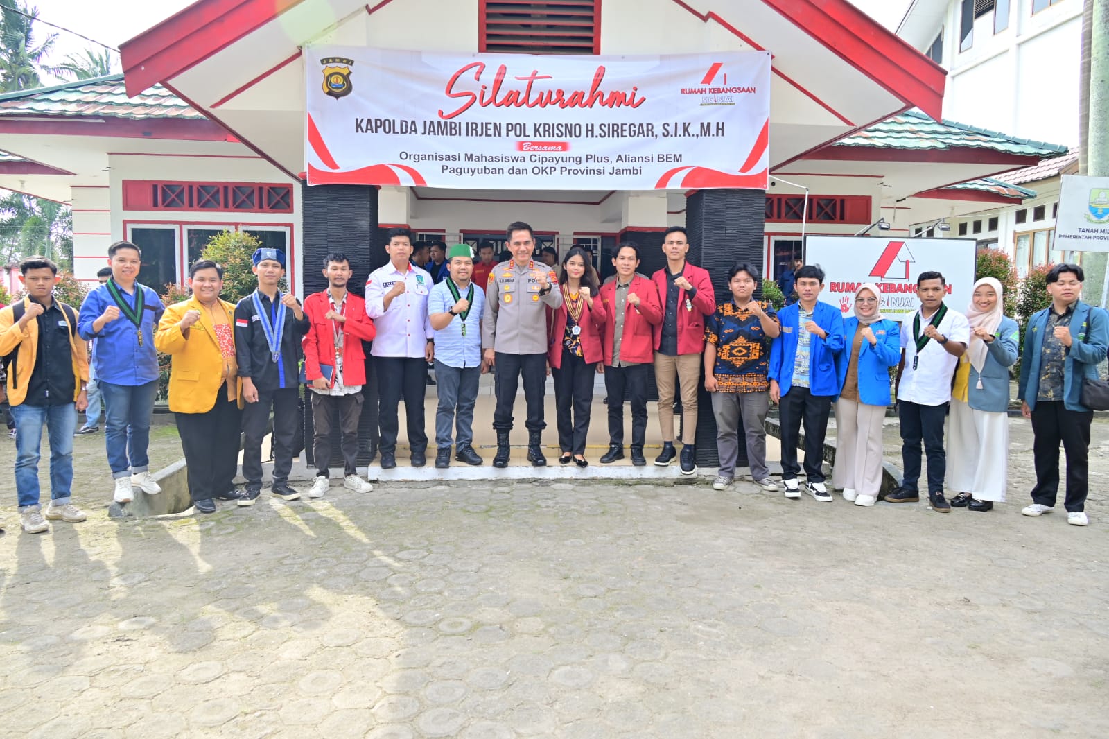 Kapolda Jambi Irjen pol.Krisno .H Siregar ,silaturahmi dengan Mahasiswa membangun propinsi Jambi aman dan kondusif .