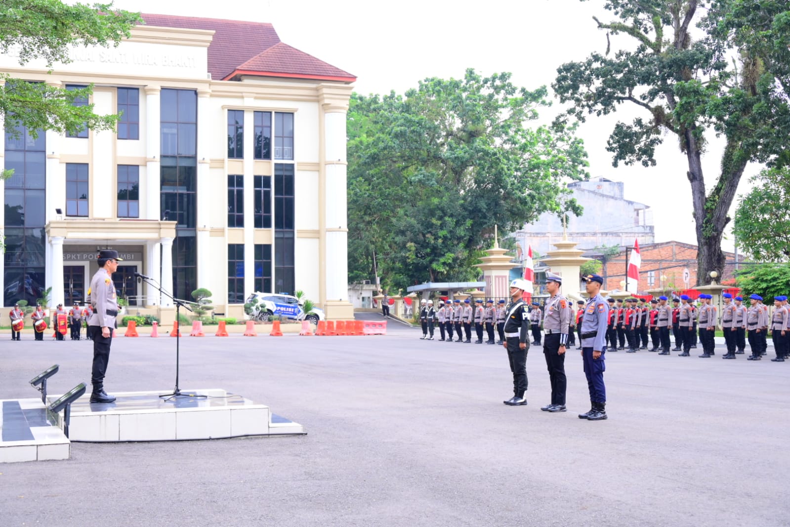 Polda Jambi menggelar Apel Gelar Pasukan Operasi Patuh 2025 di Lapangan Hitam Mapolda Jambi pada Senin, (14/07/2025)